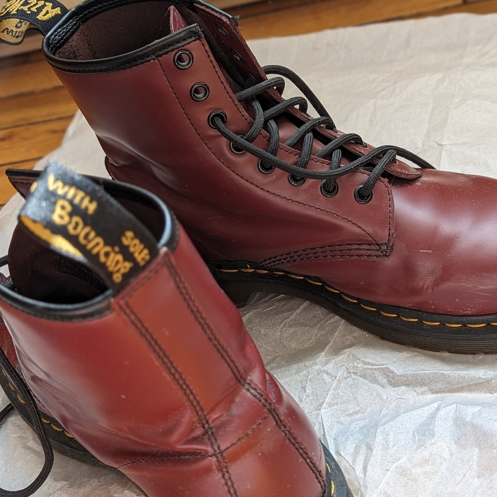 Like new Ox blood DOC Martens size 10 womens